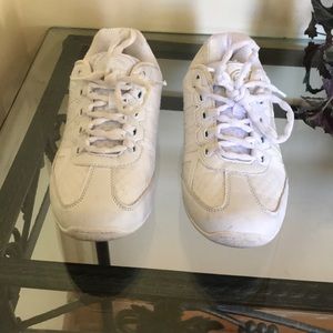Cheerleading shoes